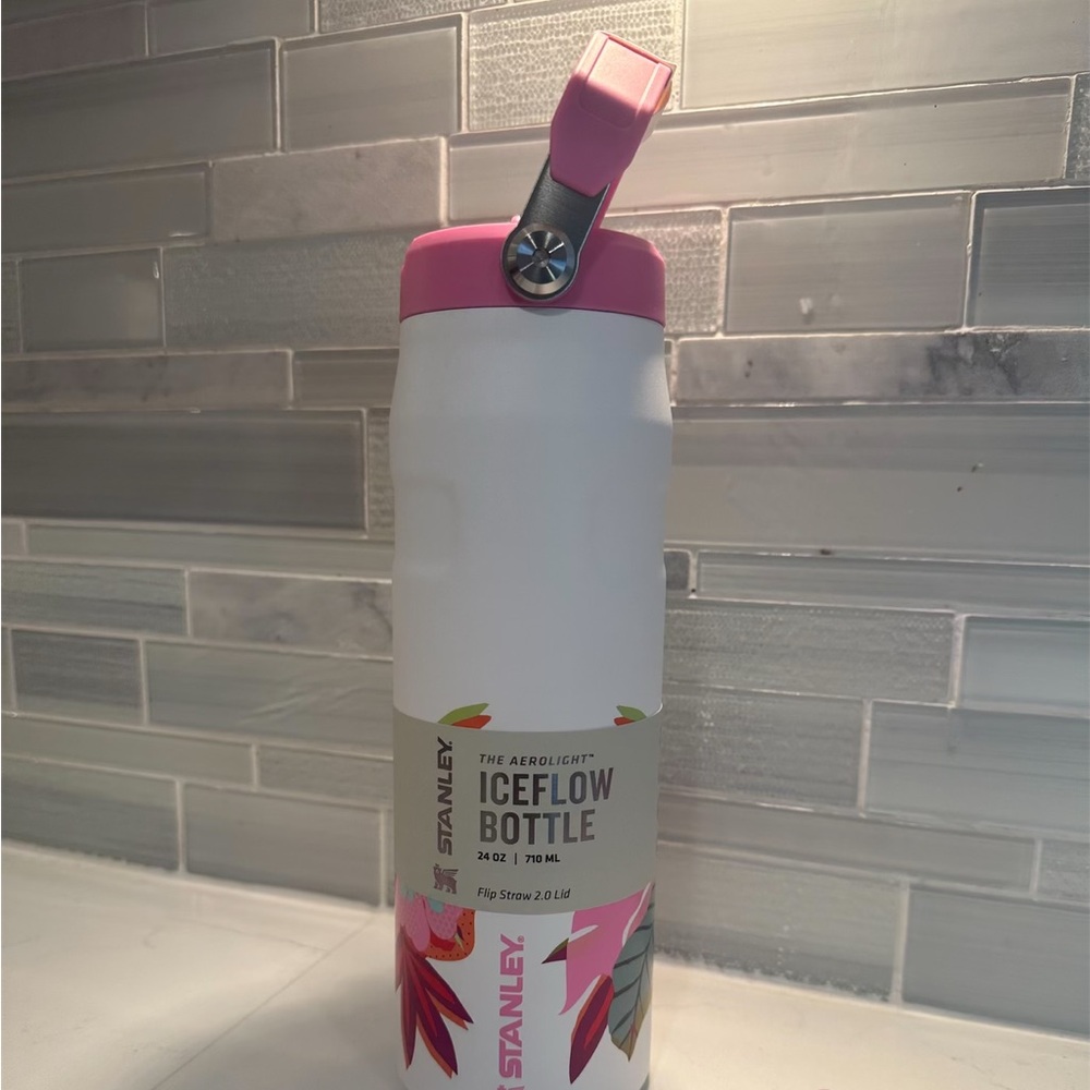 Stanley 24oz Frost Tropic White Mother’s Day Iceflow Bottle Flip Straw NWT